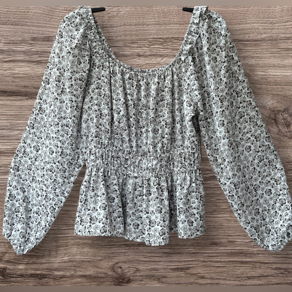 NWOT Nine West Boho Gray White Floral On Off Shoulder Peplum Blouse Size M - Picture 2 of 11